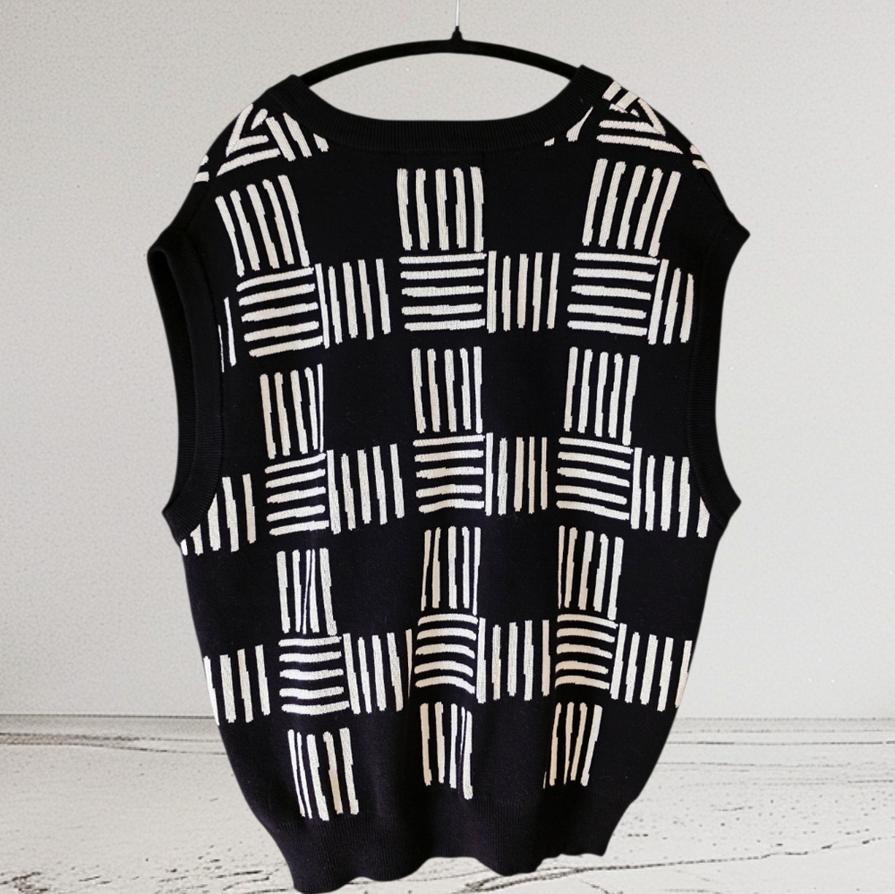 Forever 21 Black and White V-Neck Sweater Vest - Picture 3 of 4